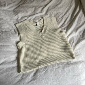 NWOT H&M Cable Knit Cropped Vest